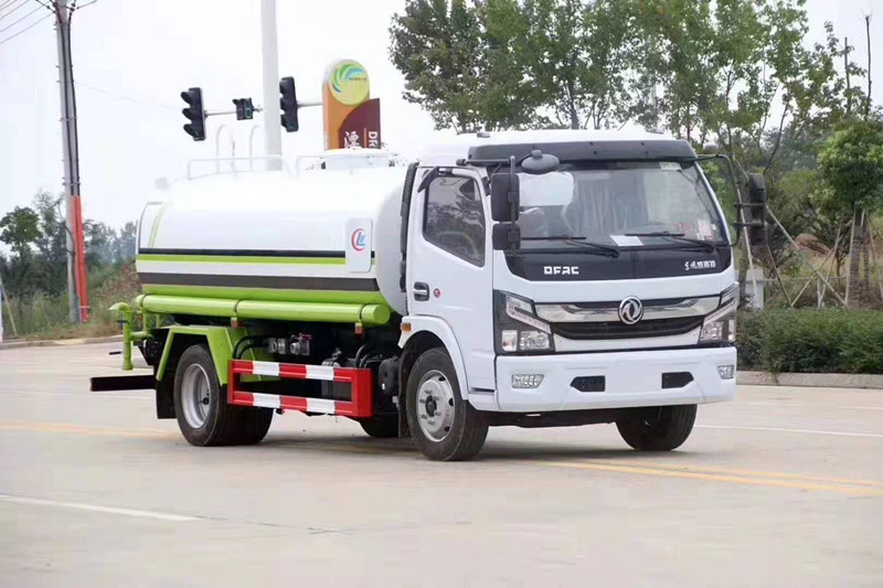 國(guó)六東風(fēng)大多利卡9.3方灑水車